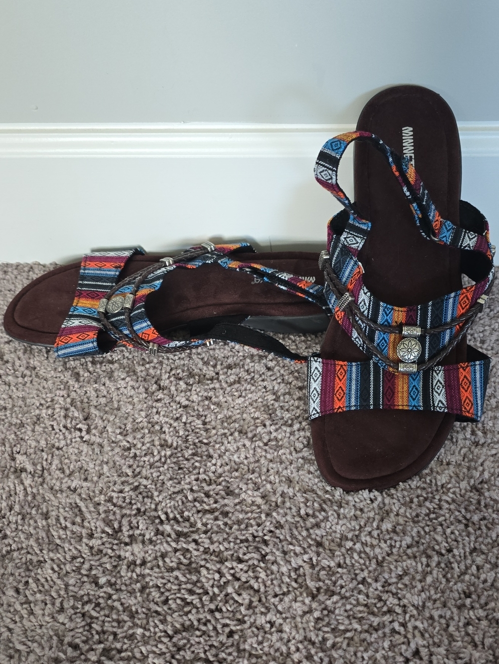 Minnetonka southwestern themed sandals-12